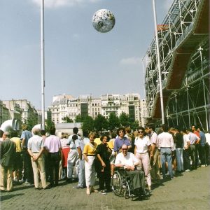 Felícia Fuster amb Miquel Martí i Pol i acompanyants. Any 1989.